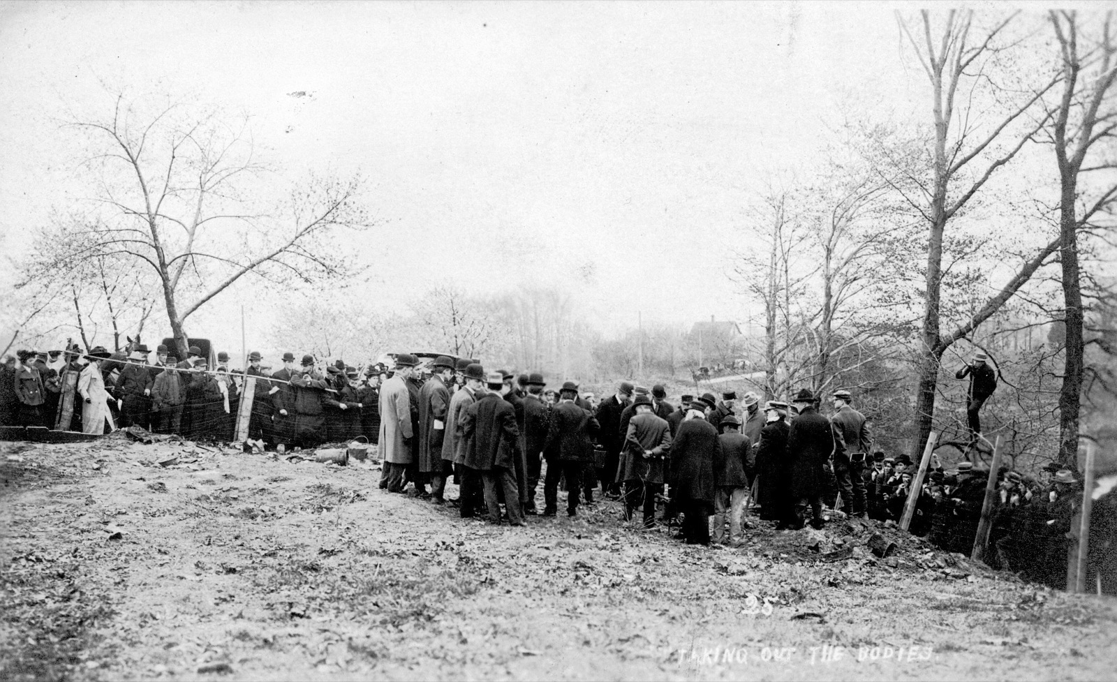 Investigators and onlookers at the Gunness farm in LaPorte, Indiana, during the 1908 recovery operation