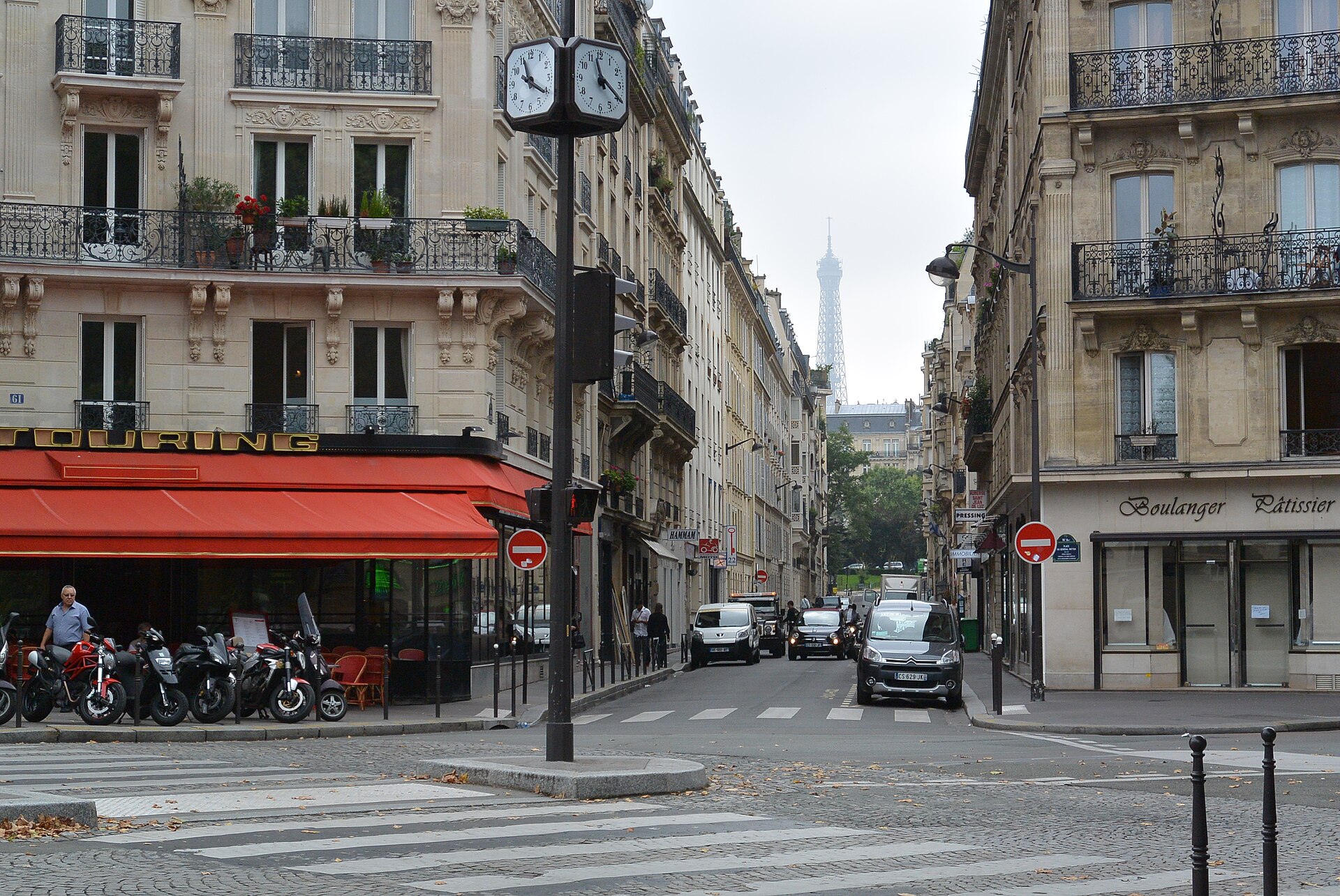 Modern street view of Rue Le Sueur from Place du General Patton in Paris, providing non-graphic location context for the Petiot investigation